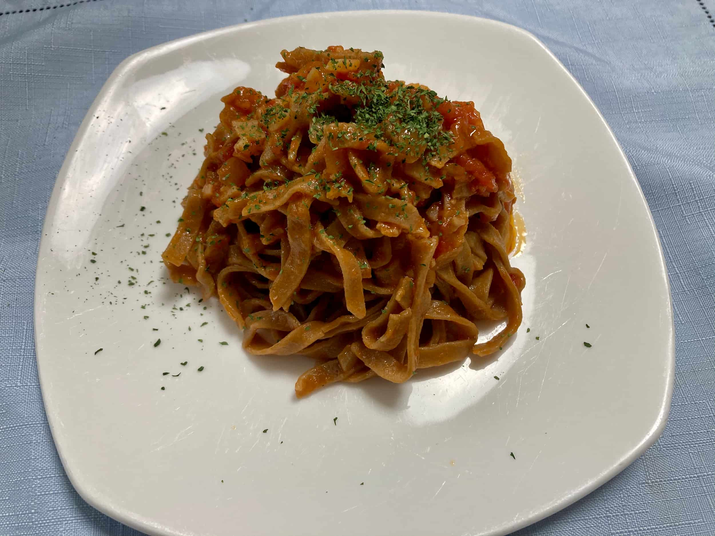 BASE PASTA（ベースパスタ）フェットチーネ　トマトソースパスタ